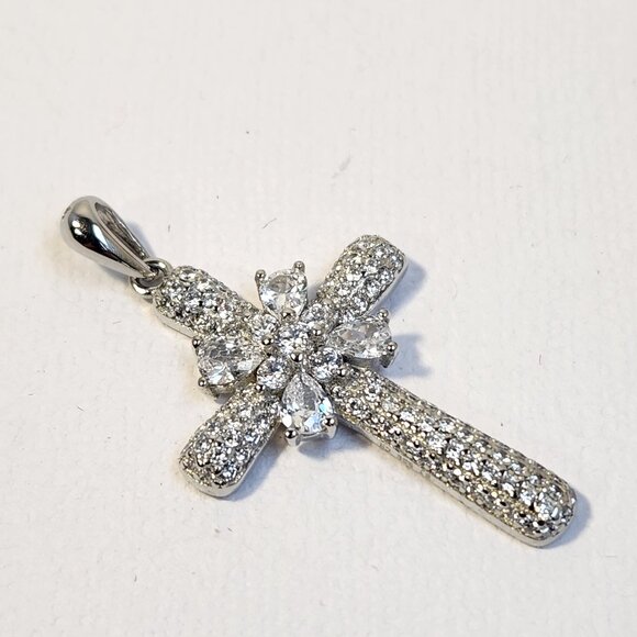 NIB 925 White Diamond Simulant Pave 2.00cts Silver Cross Pendant - Picture 5 of 12